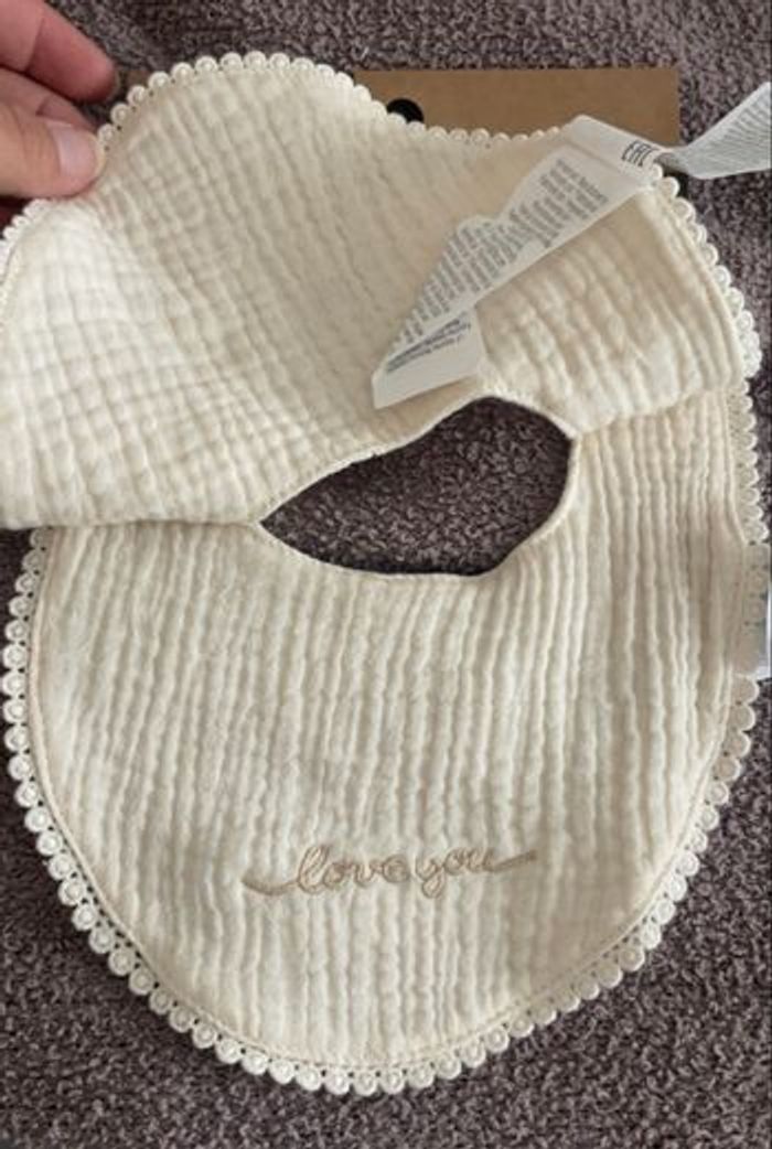 Lot de deux bavoirs neuf - photo numéro 2