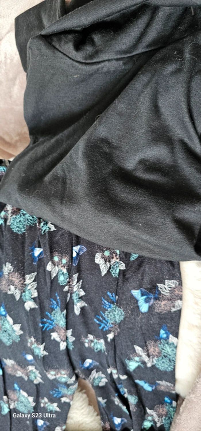 Legging Tissaia taille 34 offert sous pull noir - photo numéro 3