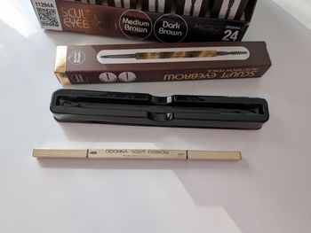 crayon feutre + brosse sourcils neuf 