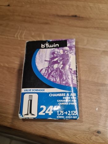 Neuf chambre à air b'Twin 24