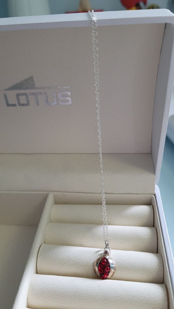 Collier avec une genade - photo numéro 2