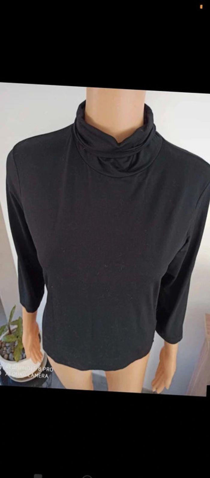 Tee  shirt noir  col  roulé  noire - photo numéro 2