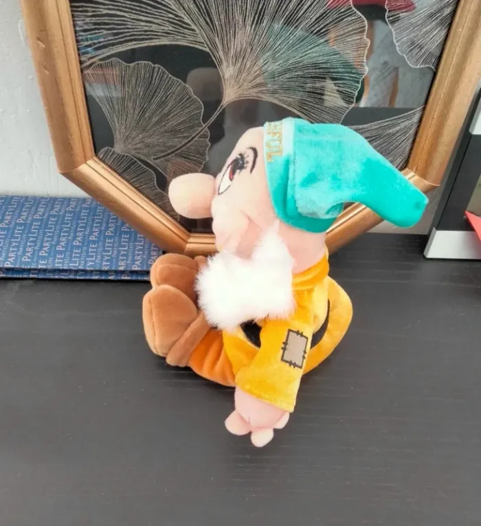 Peluche 7 nains Timide/Bashful - photo numéro 2