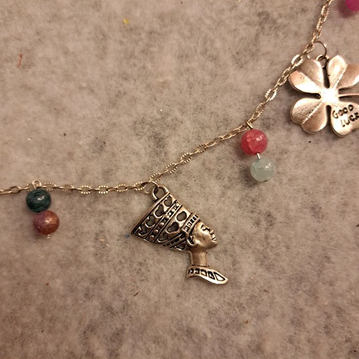 Collier avec breloques et perles multicolore - photo numéro 4