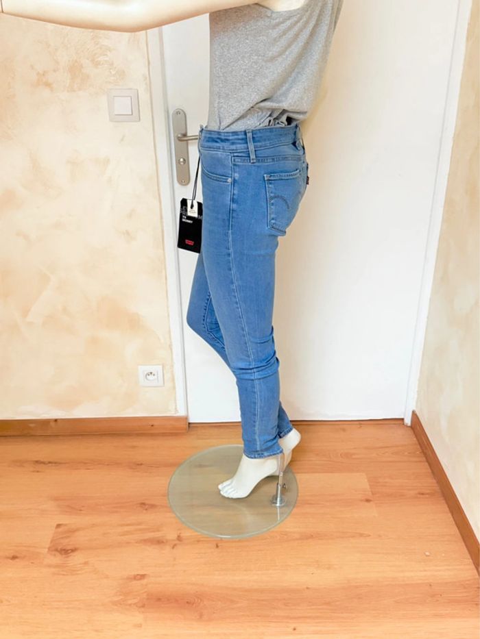 Jean Levi’s 711 Skinny – Taille 28/32 – Bleu clair – Neuf avec étiquette - photo numéro 6