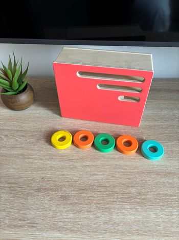 Boîte à anneaux qui glissent en bois Lovevery