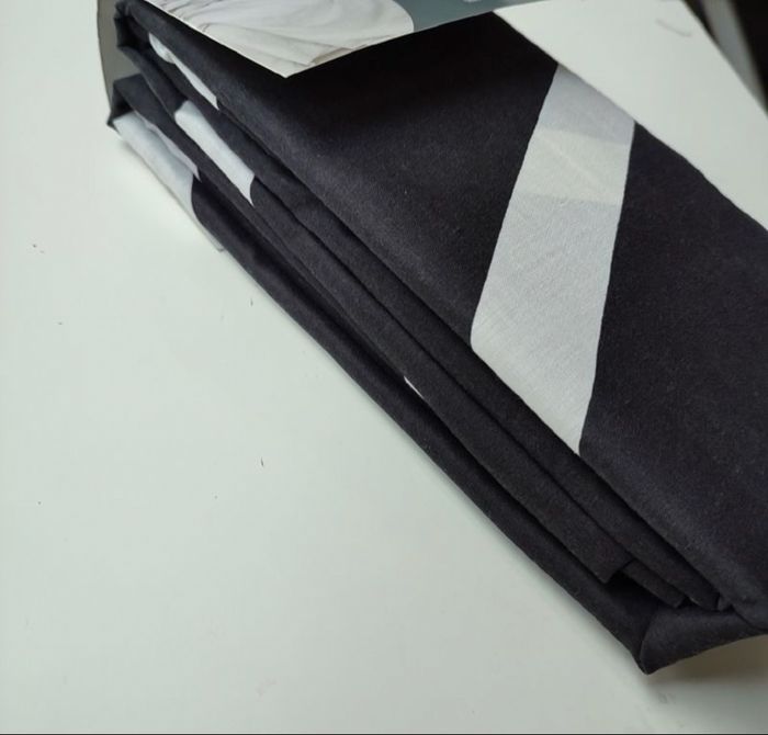 Drap* housse noir et blanc 57 fils pour lit double de 140 x190 x 19 cm - photo numéro 3
