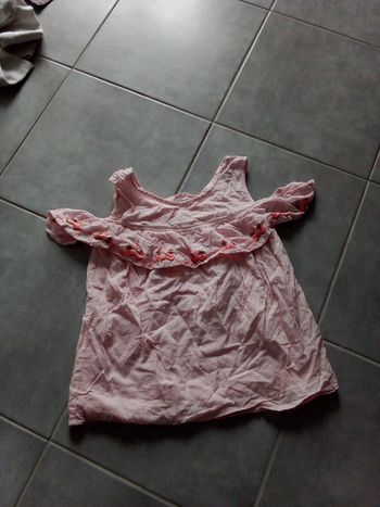 Blouse avec découpe épaules