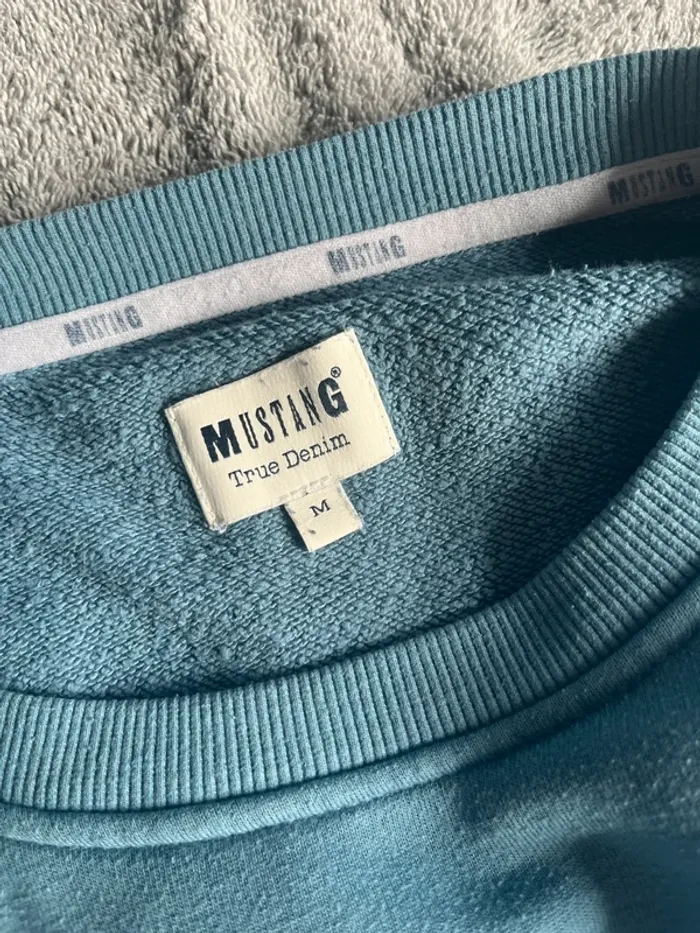 🧶 Pull col rond Mustang bleu – Taille M, style casual avec logo signature - photo numéro 4