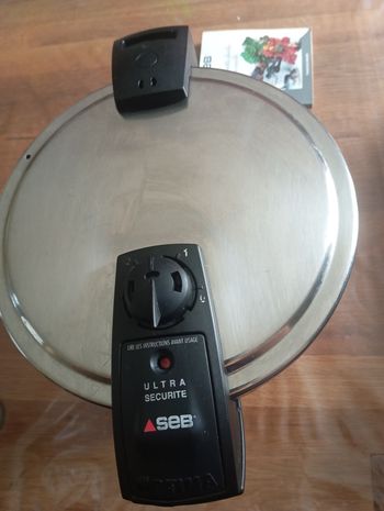 Cocotte Seb grande capacité très peu utilisée