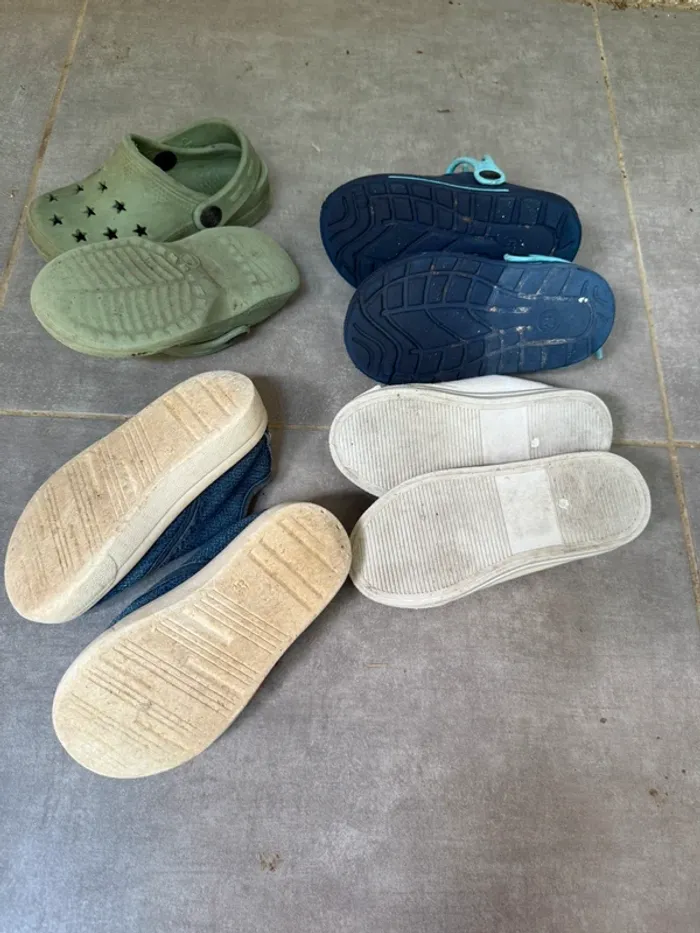 Lot 4 paires chaussures baskets toiles Mickey + crocs sabots pointure 25 - photo numéro 6