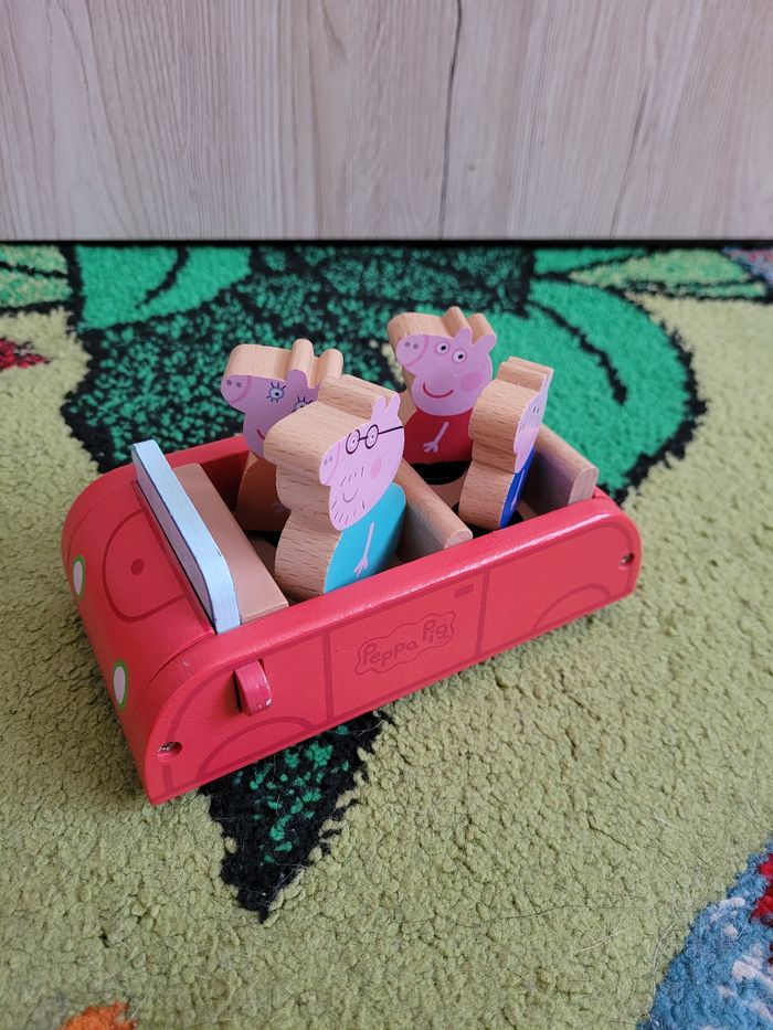 PEPPA PIG LA VOITURE FAMILIALE ROUGE EN BOIS - photo numéro 2