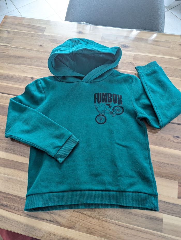 Sweat à capuche Kiabi taille 8 ans bleu canard