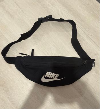 Banane Nike noire logo blanc - état neuf