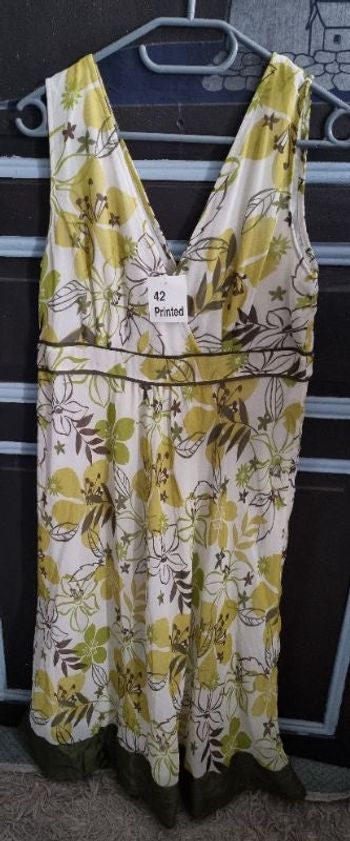 Robe d'été sans manches à motifs fleurs taille 42