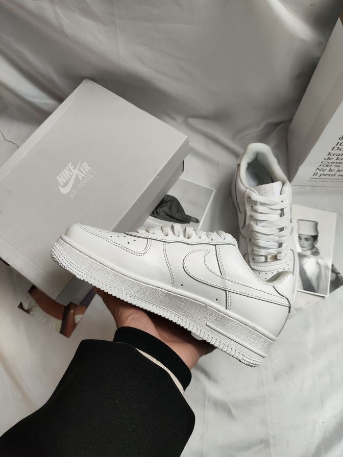 Nike Air Force 1 Low 07 Taille 38.5 - photo numéro 3