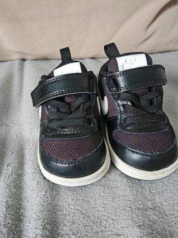 Baskets Nike taille 18