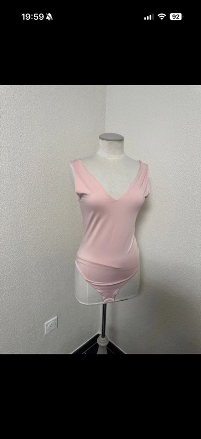 Bodies rose avec doublure col en v bouton de pression - photo numéro 3