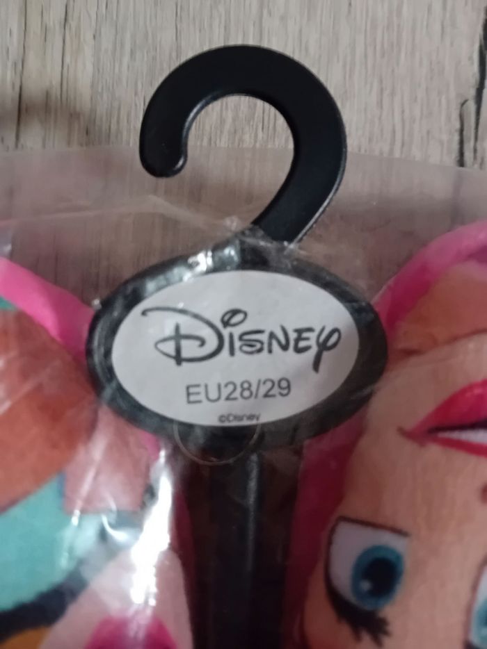 Chaussons Princesses Disney 
Pointure : 28/29 - photo numéro 2