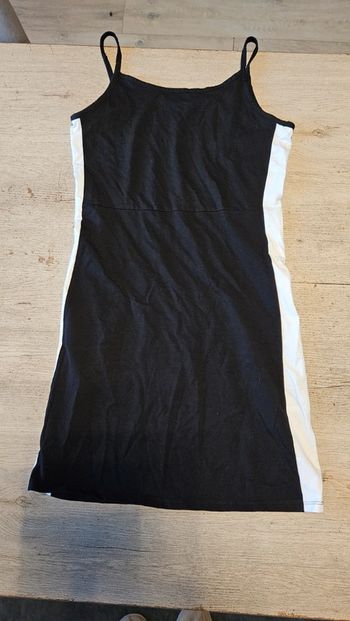 Robe d été à bretelles noire avec une bande blanche, H&M, 14/16 ans ouXXS