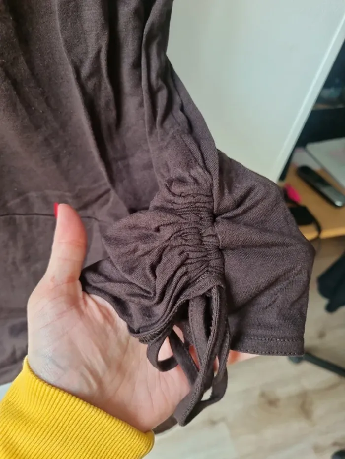 t shirt marron avec perles en bois ligne a suivre - photo numéro 3
