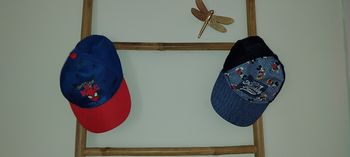 Lot de 2 casquettes Spiderman et Mickey Taille 52 cm