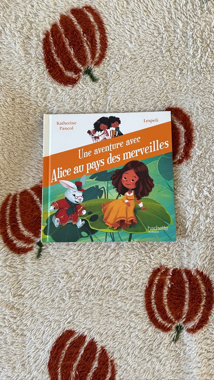 💜 Livre Alice au pays des merveilles hachette jeunesse 💜