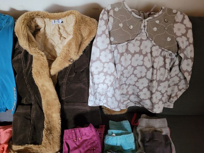 Lot de vêtements fille 8 ans (vertbaudet, orchestra...) - photo numéro 4