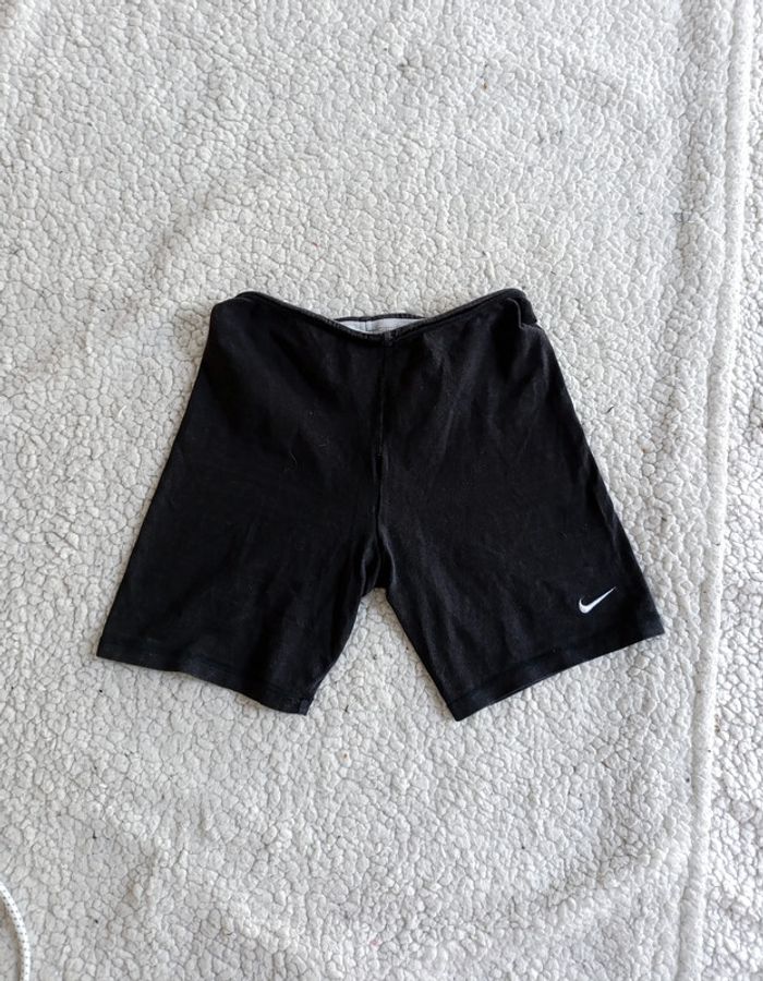 Cuissard noir Nike logo brodé sport streetwear