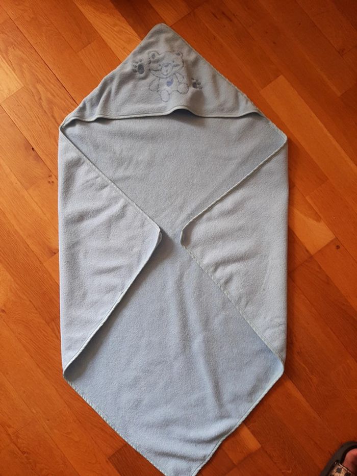Serviette bleue bébé