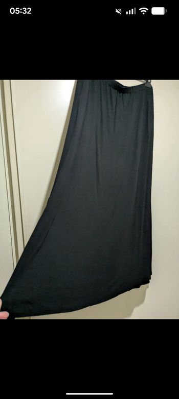 Belle jupe fluide noire Kiabi. Taille 46/48