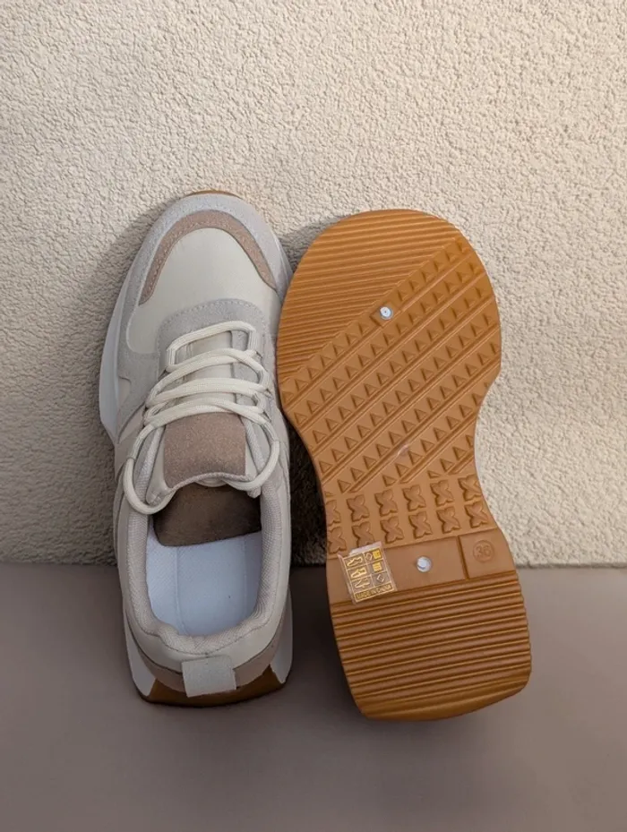 Chaussure basket femme Taille 36 beige gris - Neuves - photo numéro 2