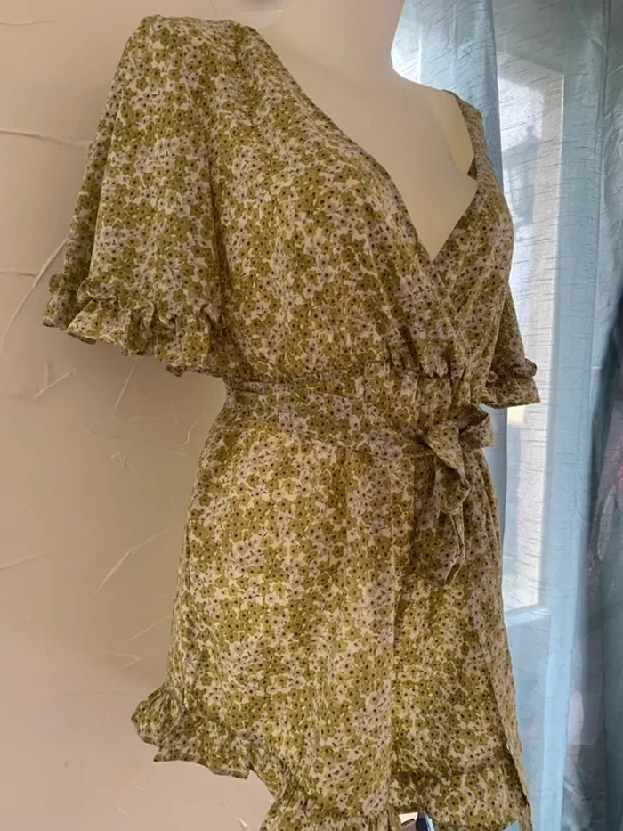 Combishort SHEIN taille L fleurie - photo numéro 7