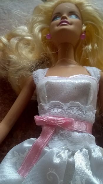 Barbie thème  robe blanche 30 cm