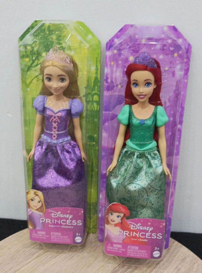 Lot de 2 poupées princesse Disney neuve