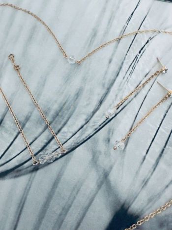 Collier de dos avec bracelet et boucles assorti