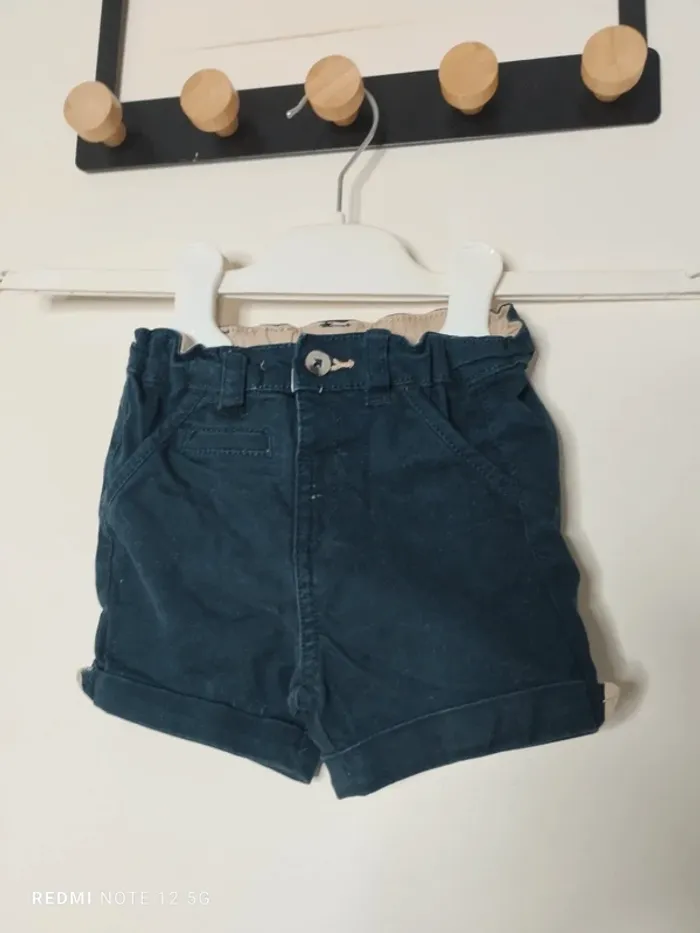 Short chino taille 9 mois