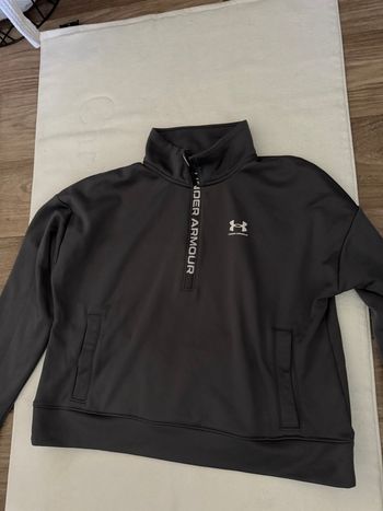 Haut Under Armour gris sportwear & confort 