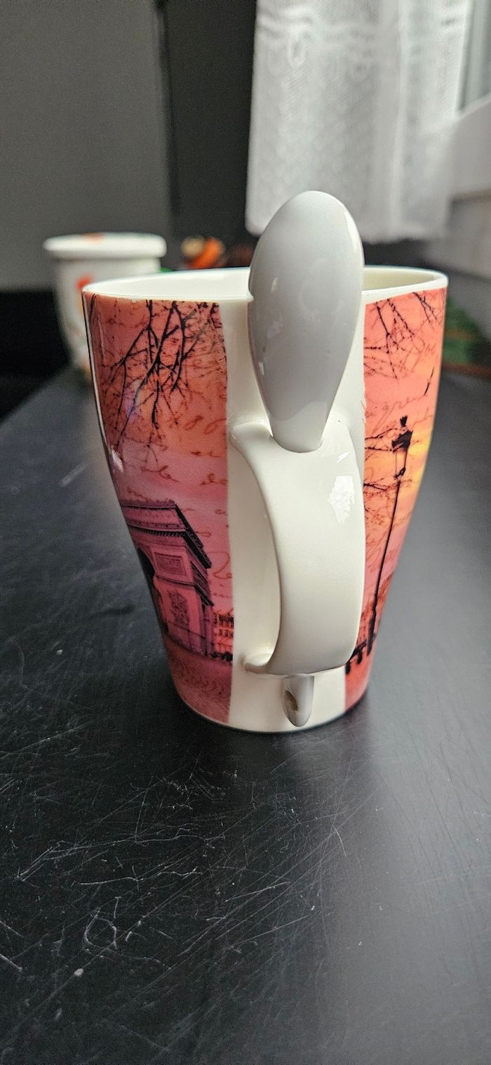 Mug Tour Eiffel & Notre-Dame avec cuillère intégrée – Marque Tour - photo numéro 2