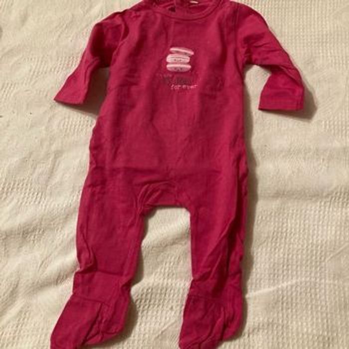 Lot pyjamas en 6/9 mois - photo numéro 3
