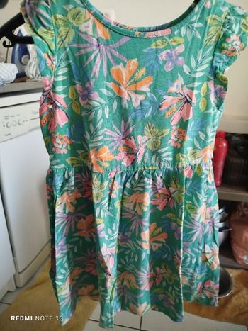 #kytie6ansfille. Robe sans manche taille 6 ans