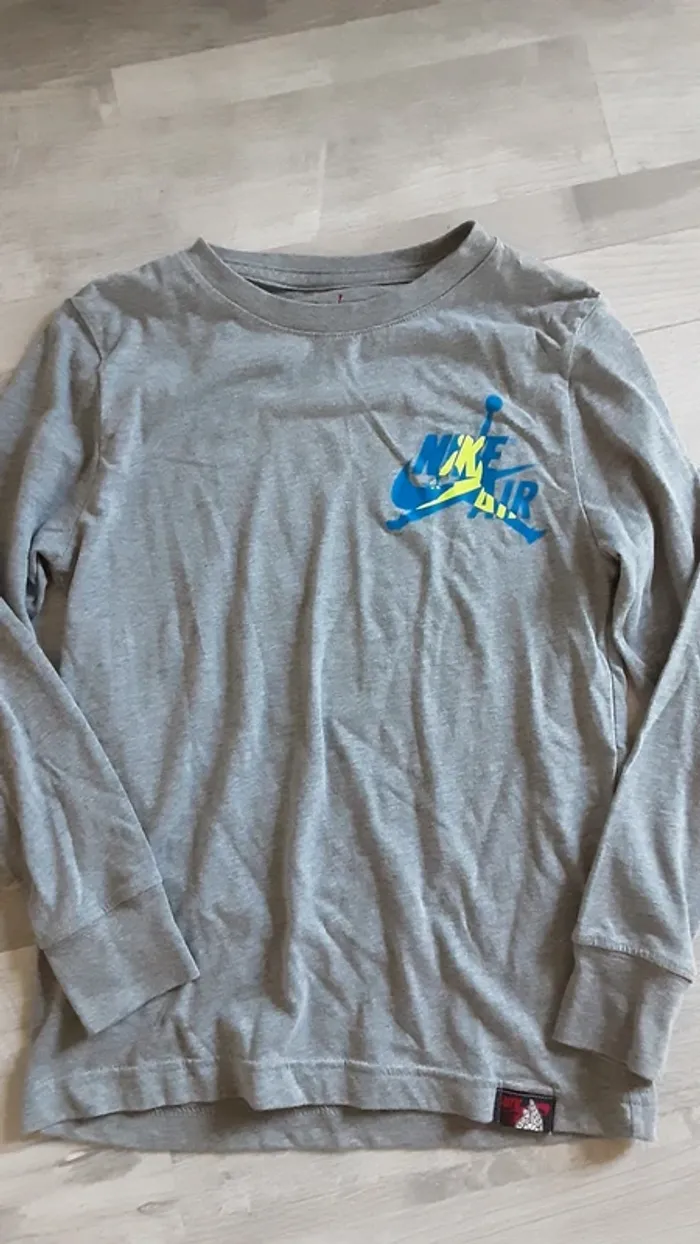 T-shirt manches longues 8/10 ans Nike Air Jordan