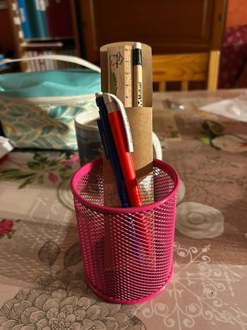 Pot à crayons avec accessoires