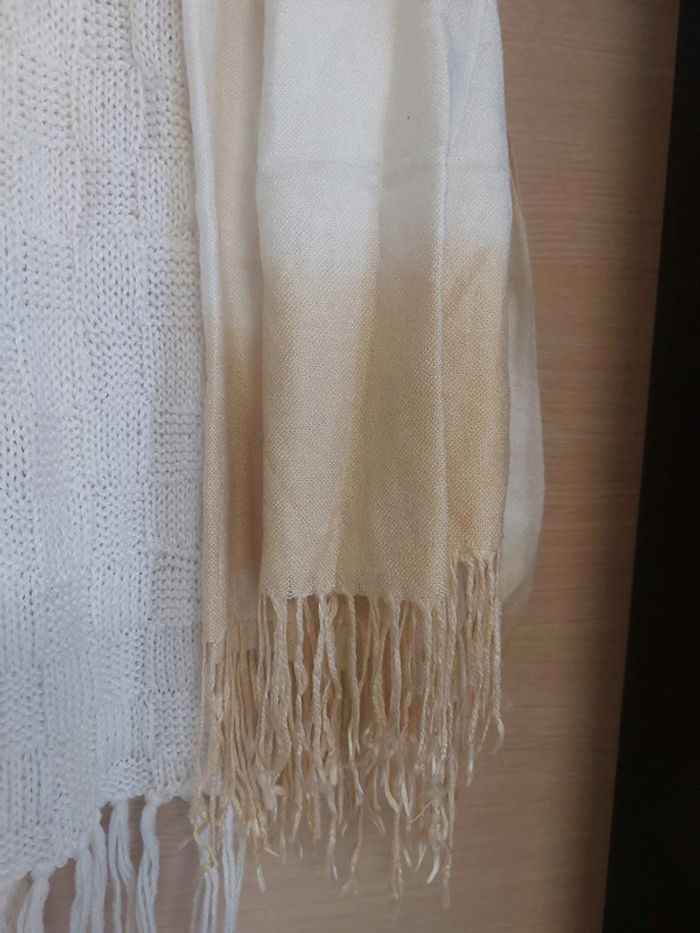 Écharpe blanche écharpe beige - photo numéro 3