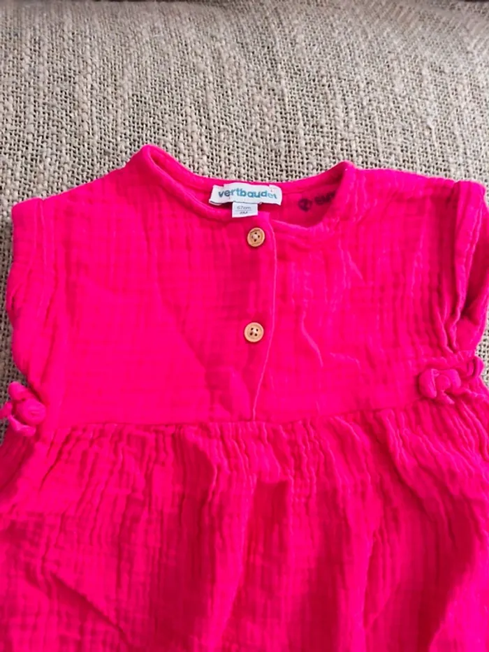 Robe gaz de coton fushia Vertbaudet 6 mois excellent état - photo numéro 2