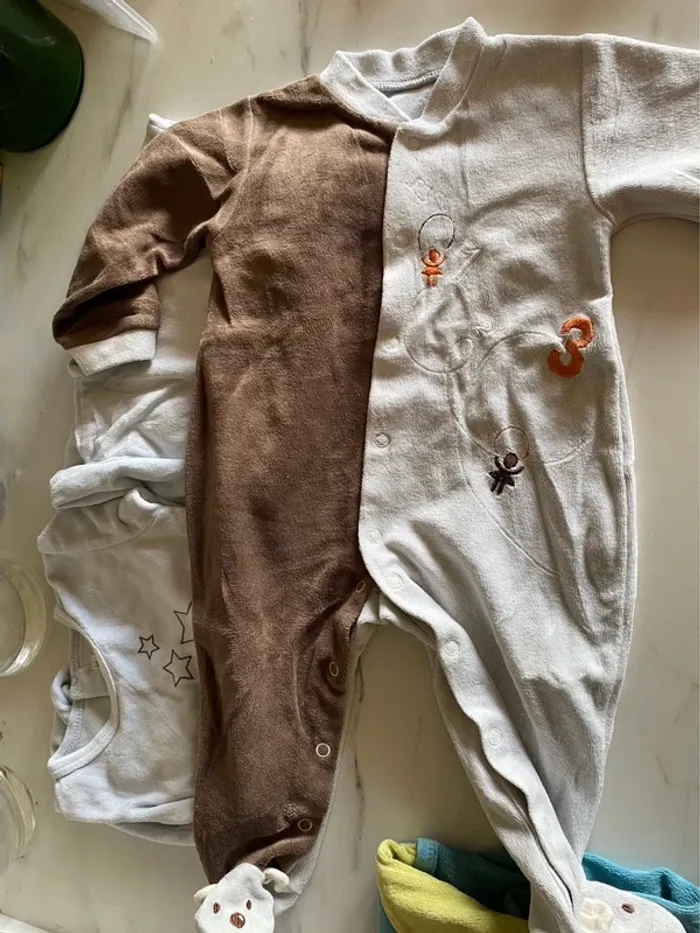 4 pyjamas 12 mois - photo numéro 4