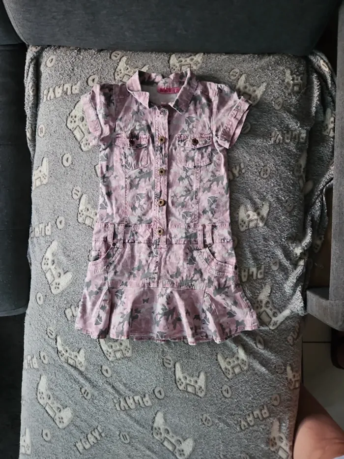 Robe imprimée militaire rose