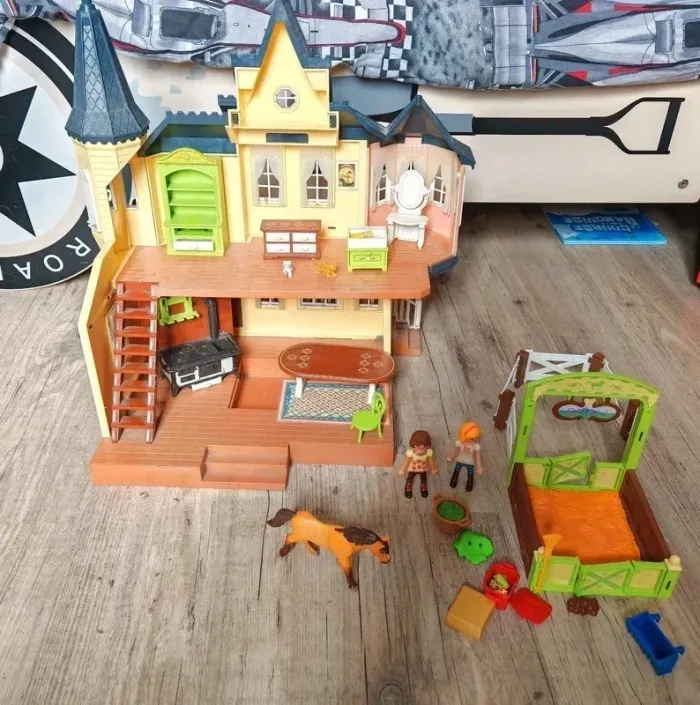 Chateau Playmobil Spirit et box - photo numéro 2
