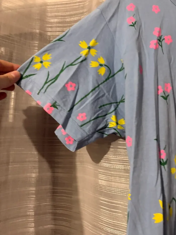 Tee-shirts bleu à fleur jaune - photo numéro 2