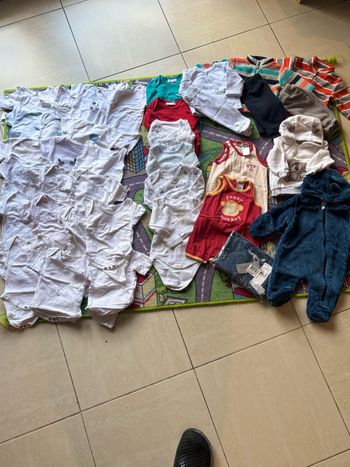 Lot pour bébé 1-2 mois ( 56cm )
